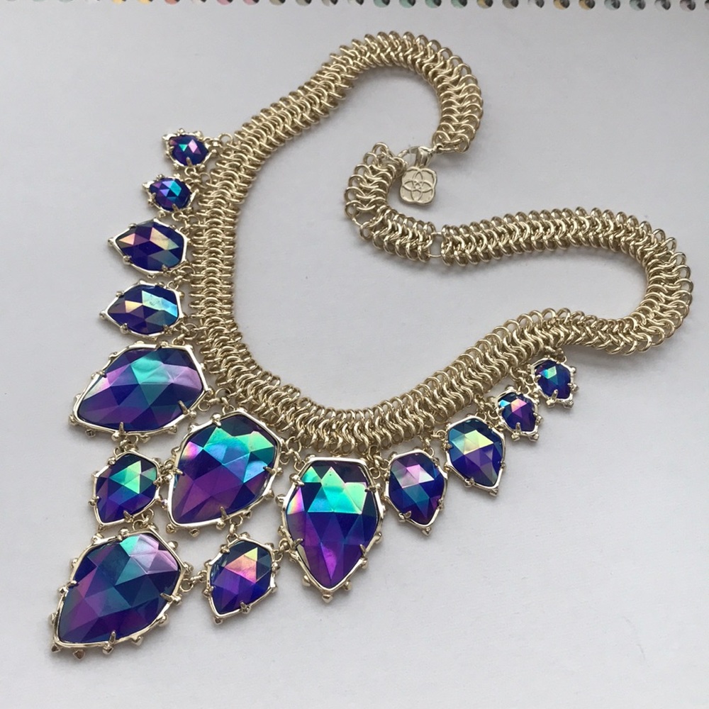 Kendra Scott necklace